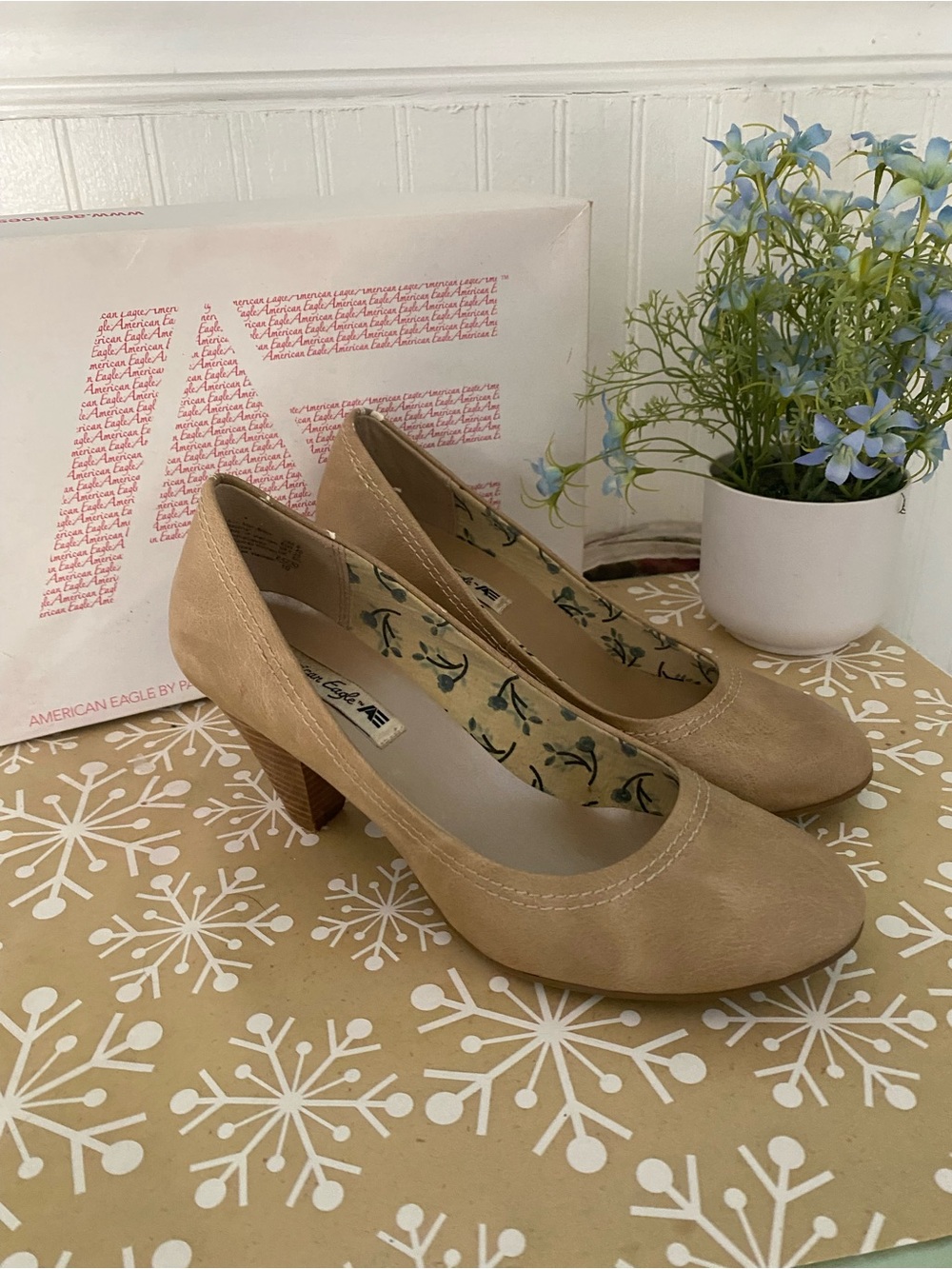 American Eagle Outfitters Beige/Tan Mid Heel Pumps